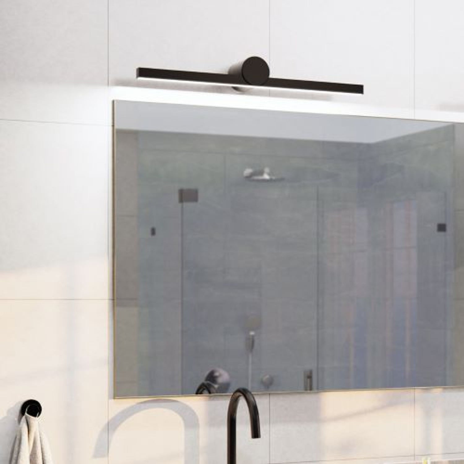 Candeeiros acima do espelho